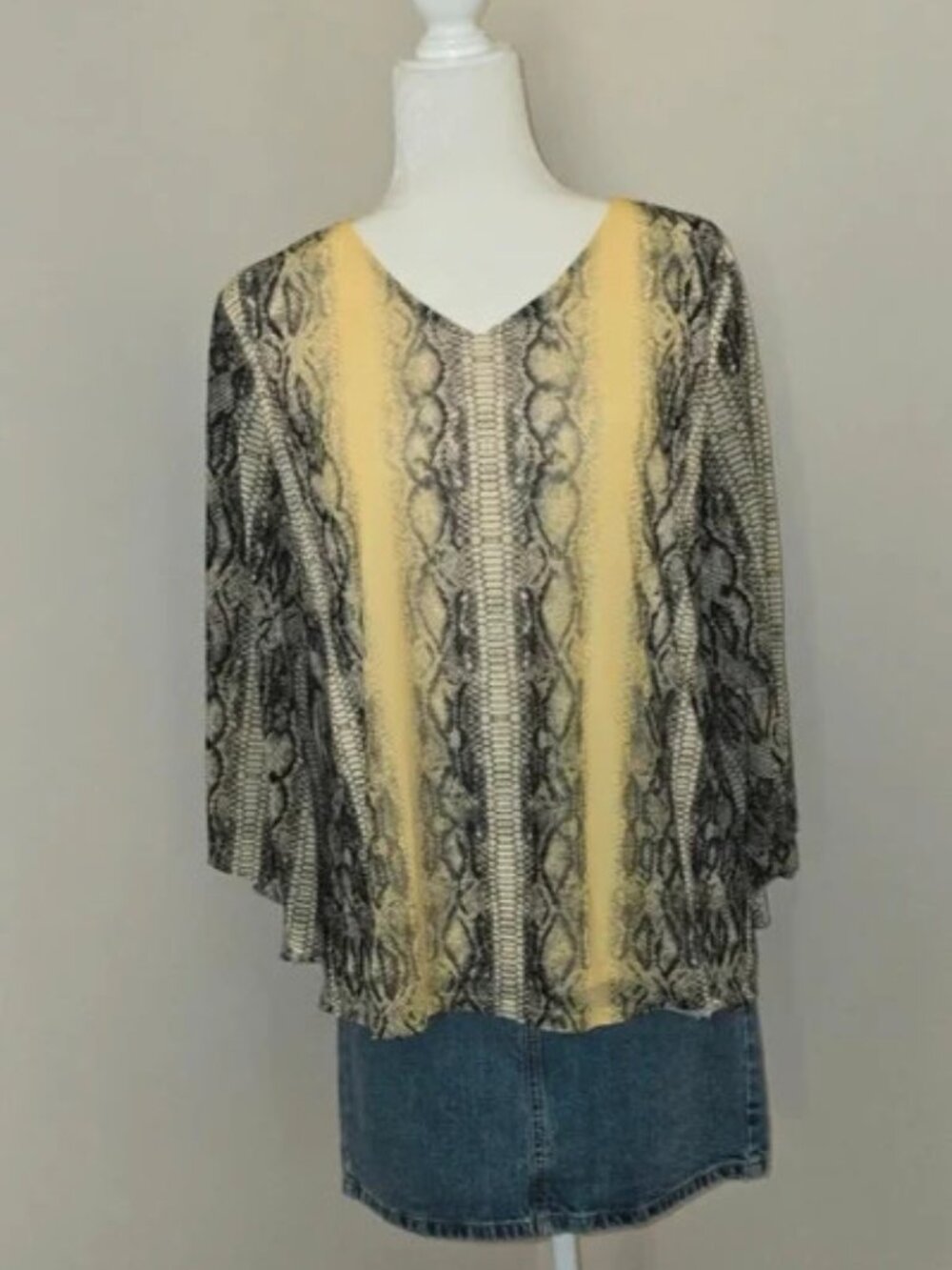 Yellow and black snake print blouse size XL Petite
